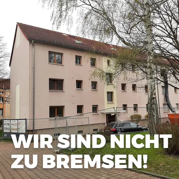 Mehrfamilienhaus im Umbau, Text: "Wir sind nicht zu bremsen"